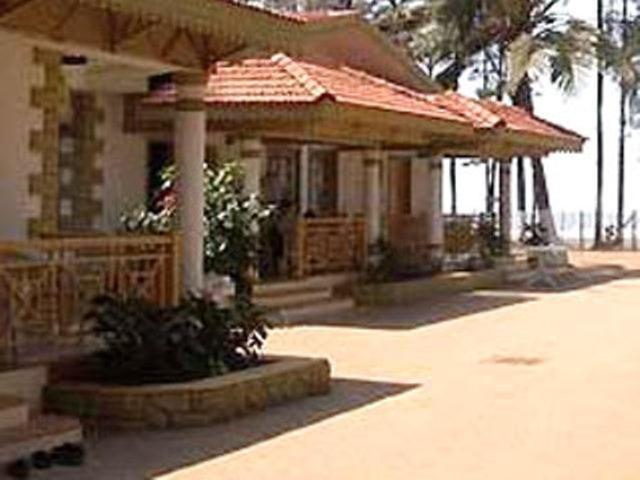 Golden Swan Beach Resort Murud  Exterior photo